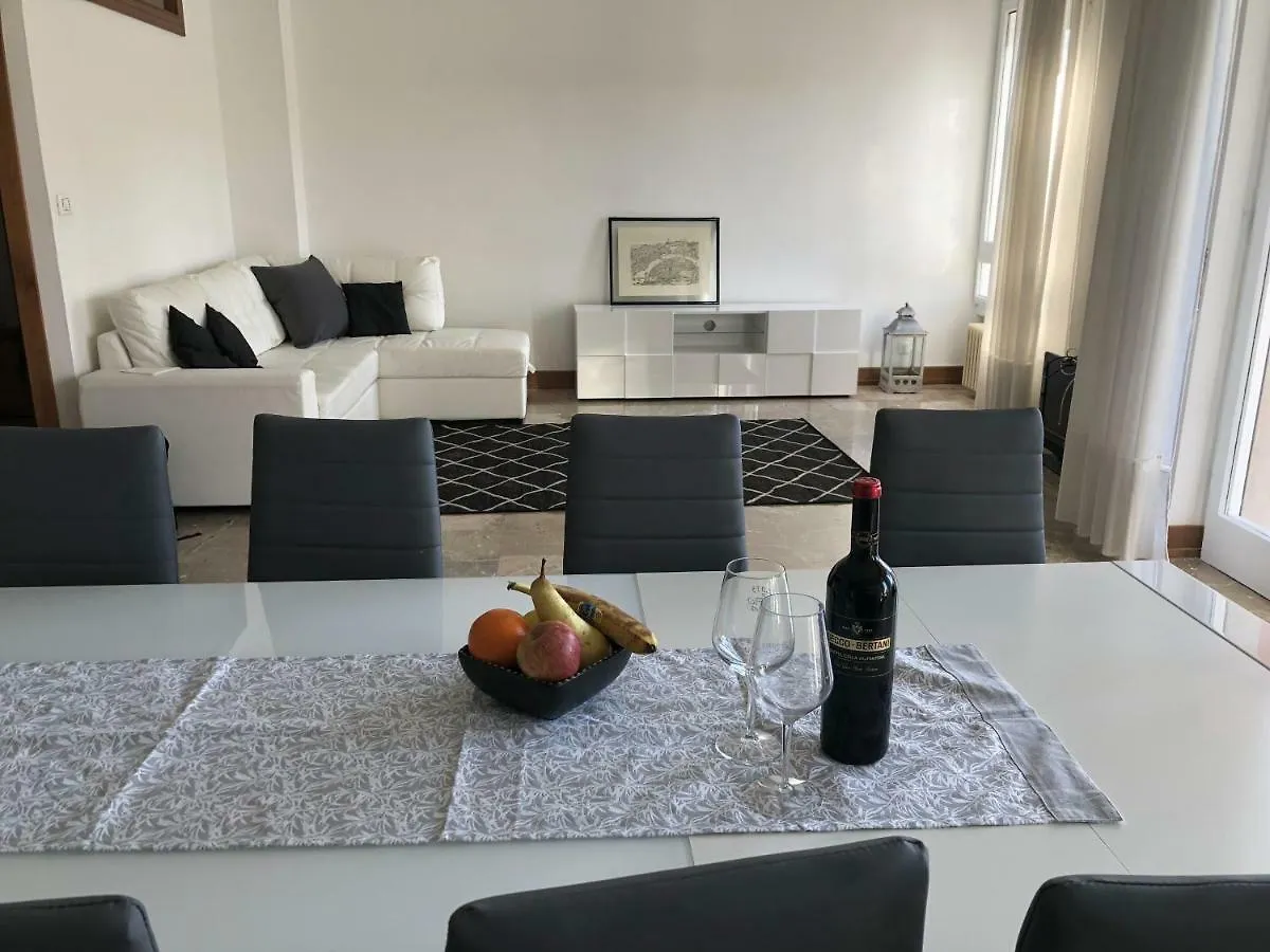 Riverview City Apartment Verona İtalya